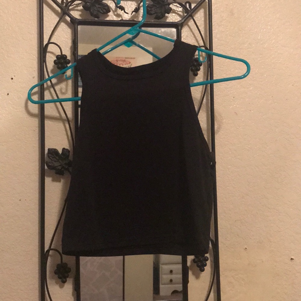 Cropped black athletic tank top